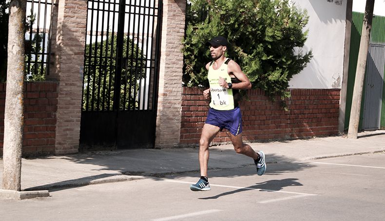 Jaouad El Bissis portando el dorsal número 1, el que mejor le define. | Foto: Juan Iniesto