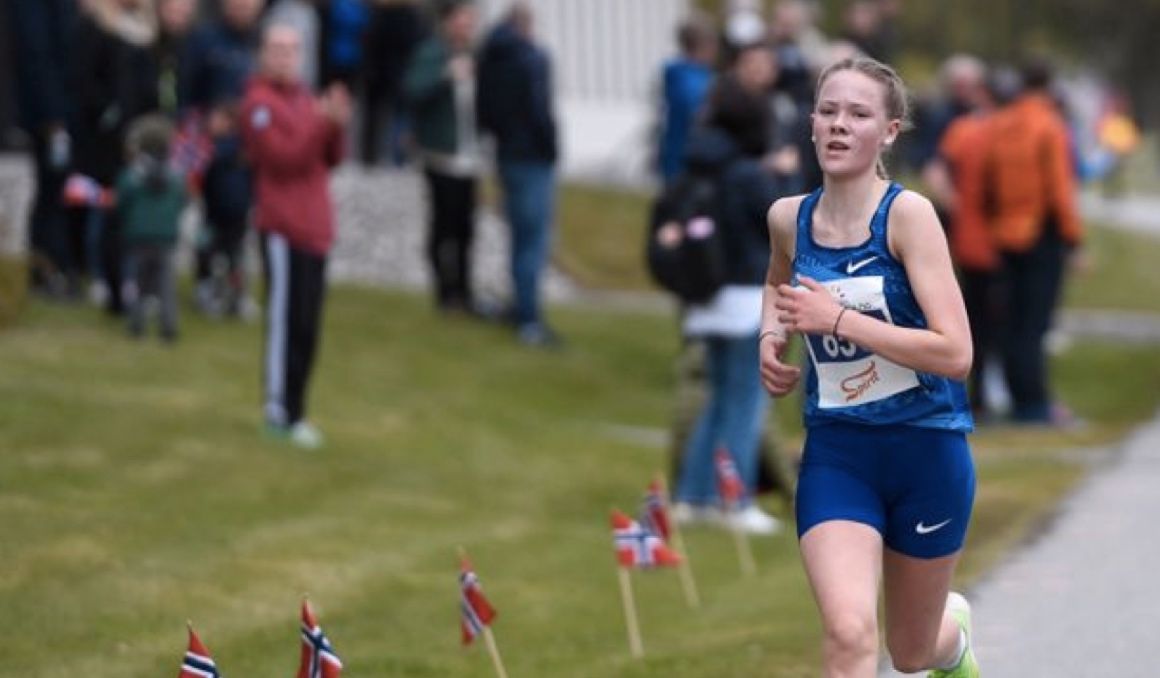 La hermana de los Ingebrigtsen de 14 años, 18:00 en 5K