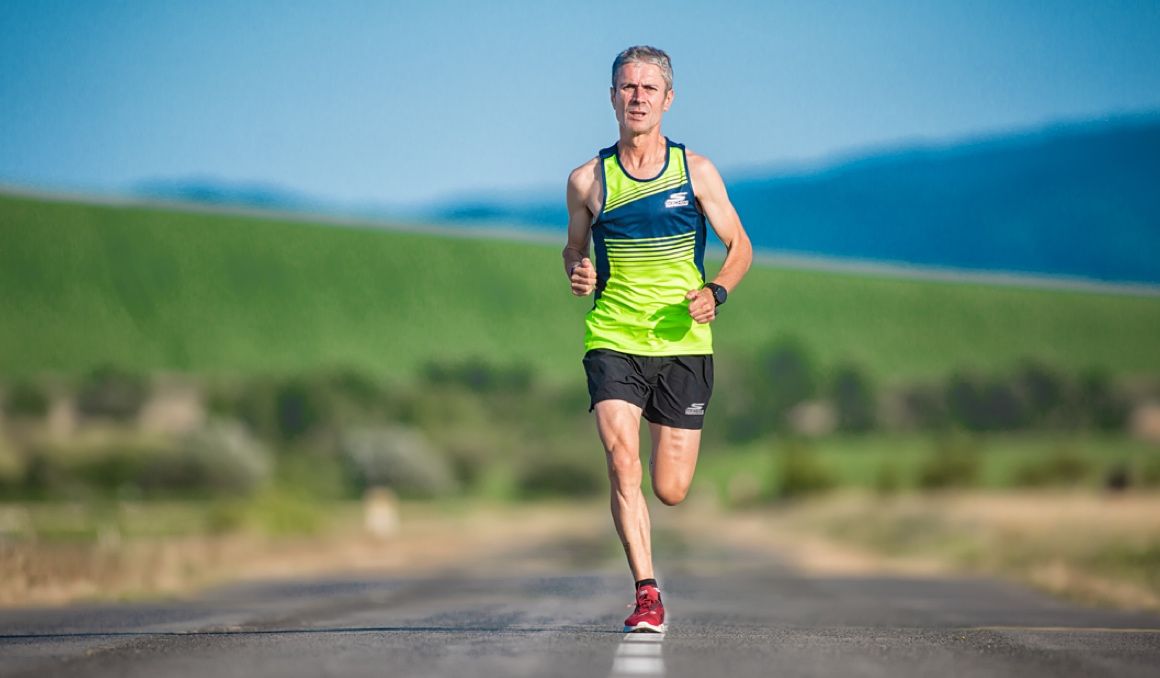 Martín Fiz durante uno de los miles de entrenamientos que ha realizado desde que abandonara el atletismo profesional. Foto: Félix Sánchez.