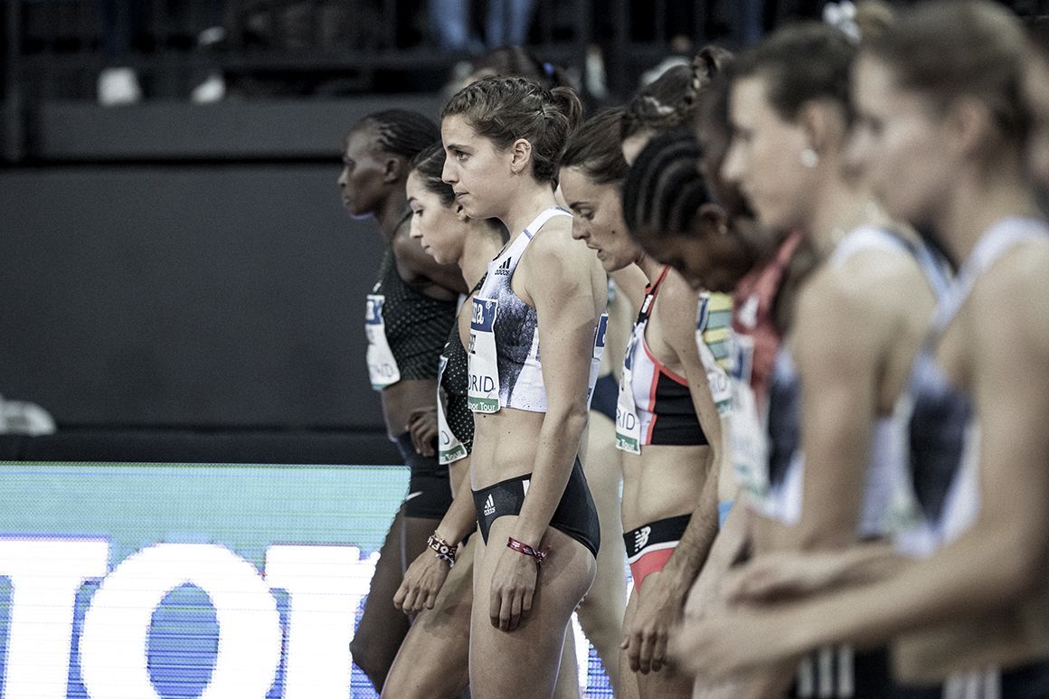 Marta Pérez, en el centro de la imagen, a punto de escuchar el pistoletazo de salida de una carrera. | Foto: Sportmedia