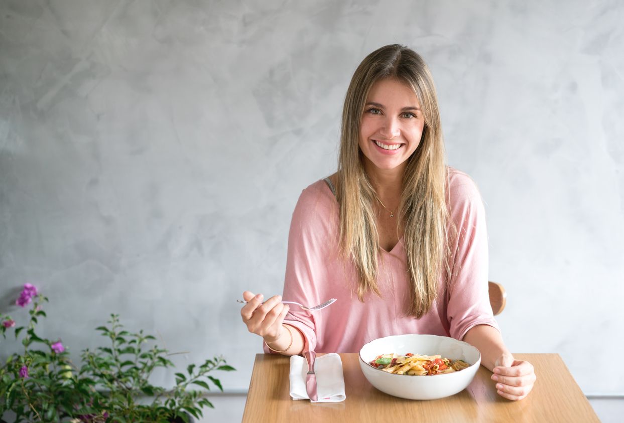 Practicar la alimentación consciente nos permite aterrizar en el presente.