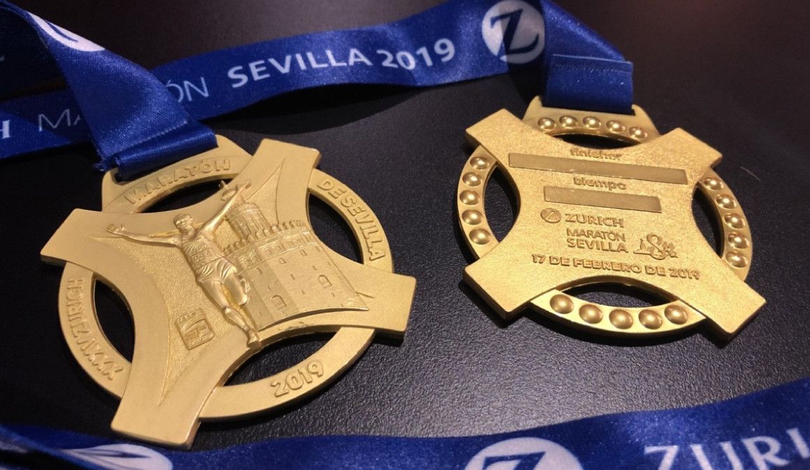 La medalla del Zurich Maratón de Sevilla es una réplica de la que coronó a Abel Antón como campeón del Mundo | soycorredor.es