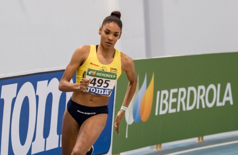 Salma Paralluelo durante la final de los 400 metros del Campeonato de España de pista cubierta celebrado en Antequera | Sportmedia