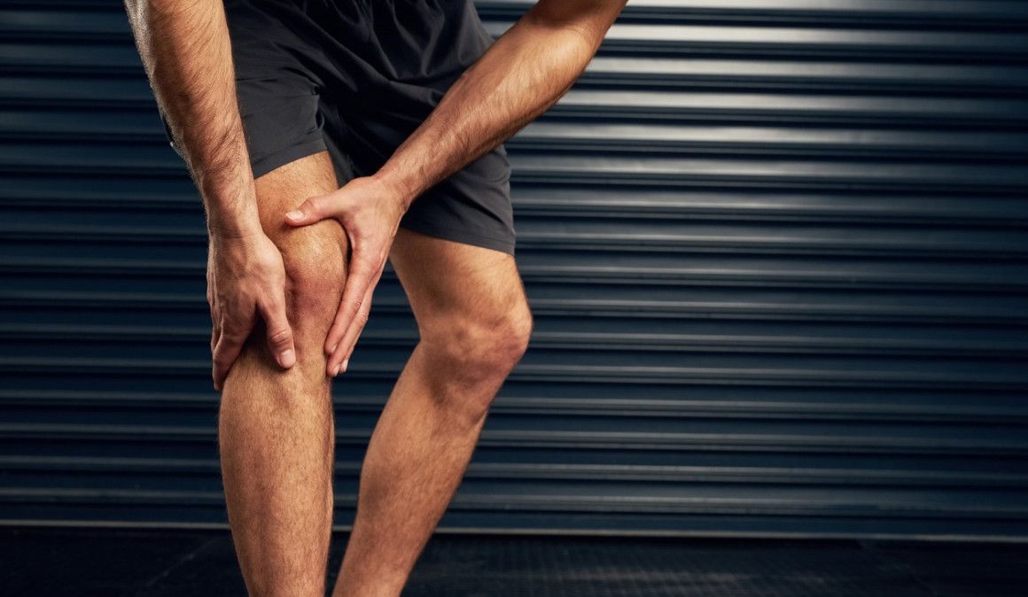 Si te duele la rodilla, es posible que padezcas una lesión en la cintilla iliotibial.