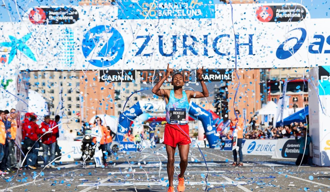 Alemu Bekele triunfando en el Zurich Marató de Barcelona | EFE