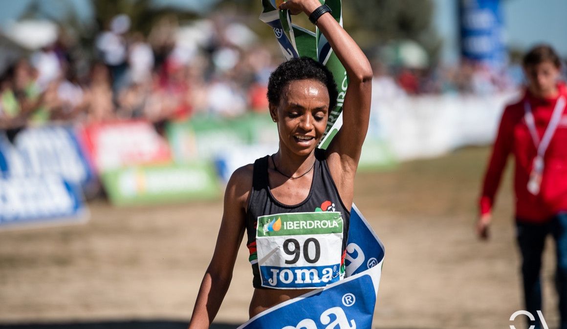 Gebre celebrando su quinto título nacional | Sportmedia