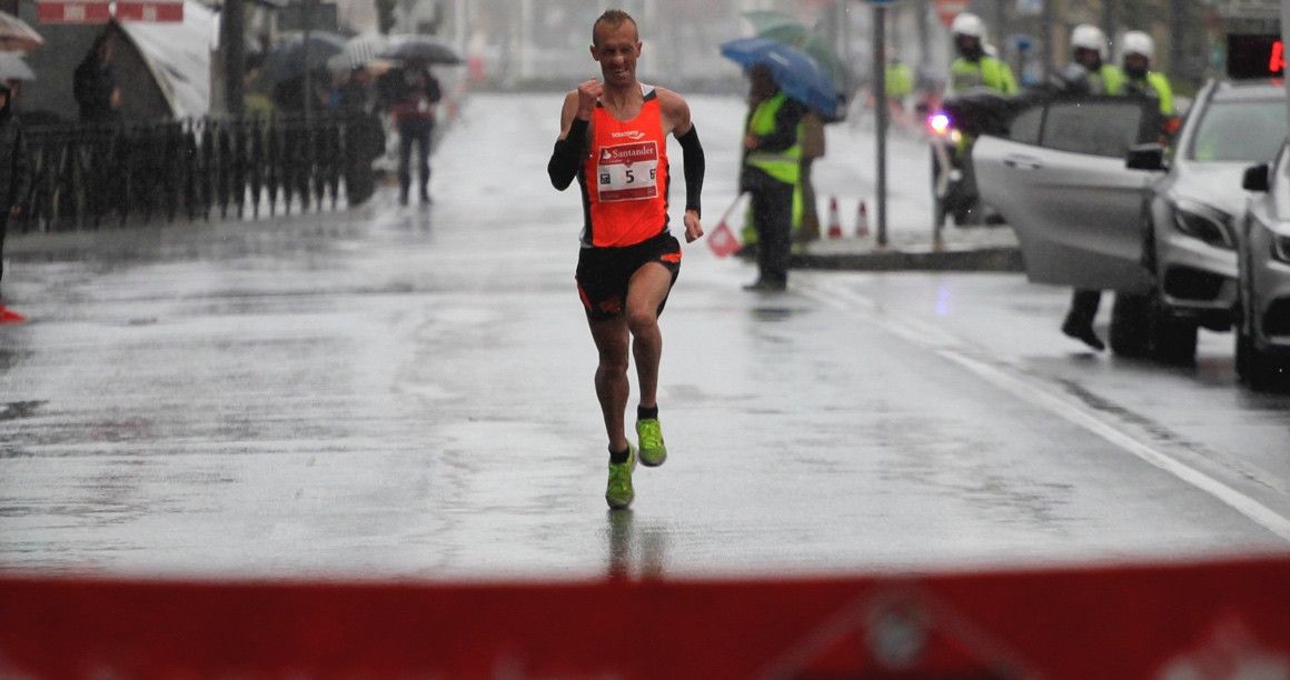 Sergio Sánchez y Mónica Gutiérrez triunfan en el Medio Maratón de Segovia