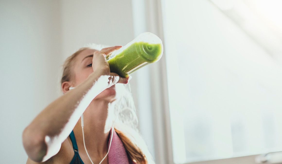 El agua en las comidas es fundamental para saciarse antes.