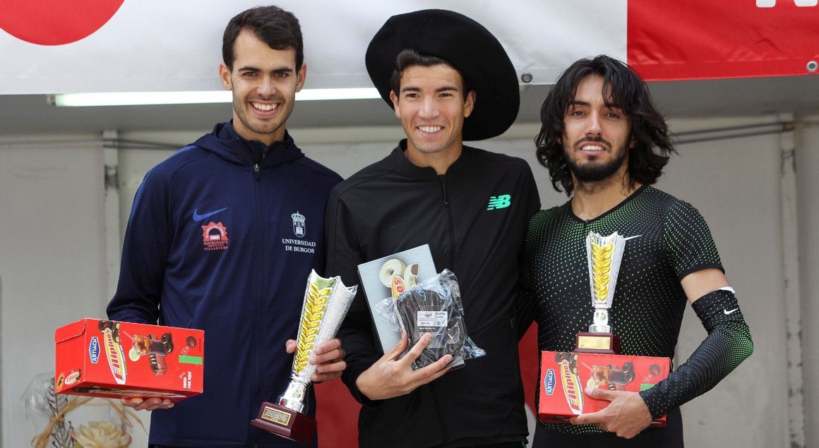 El pódium masculino con Adel Mechaal, Daniel Arce y Fernando Carro | EFE