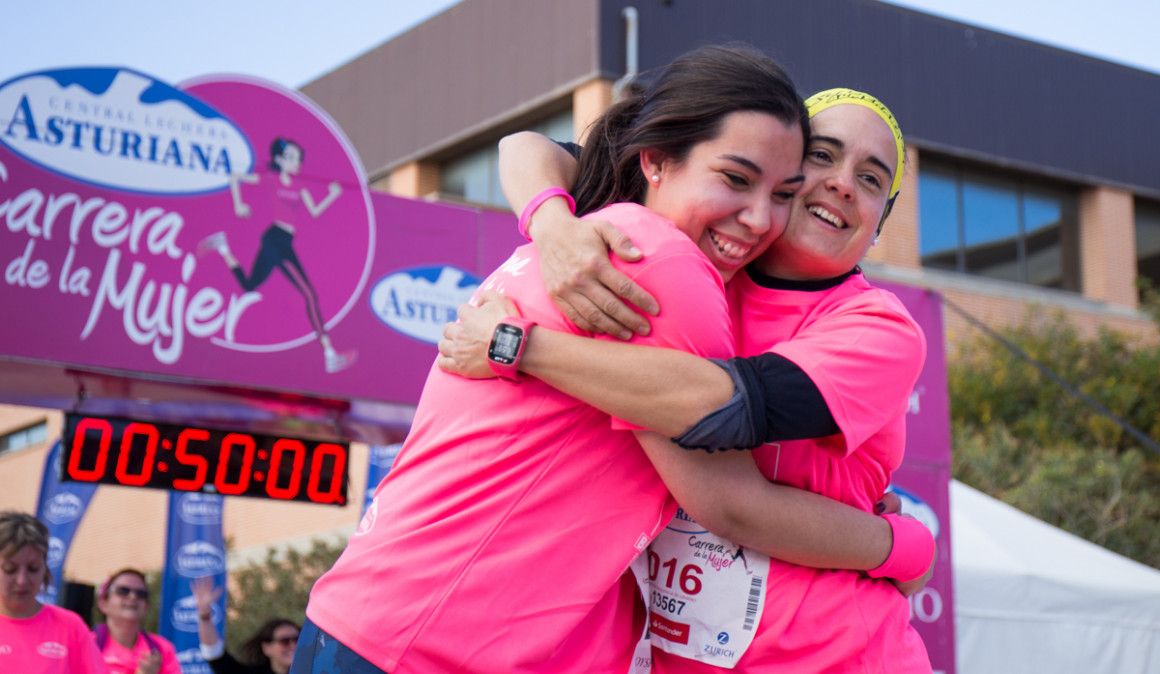Las mejores imágenes de la llegada de la Carrera de la Mujer Central Lechera Asturiana de Valencia | Juan Solbes