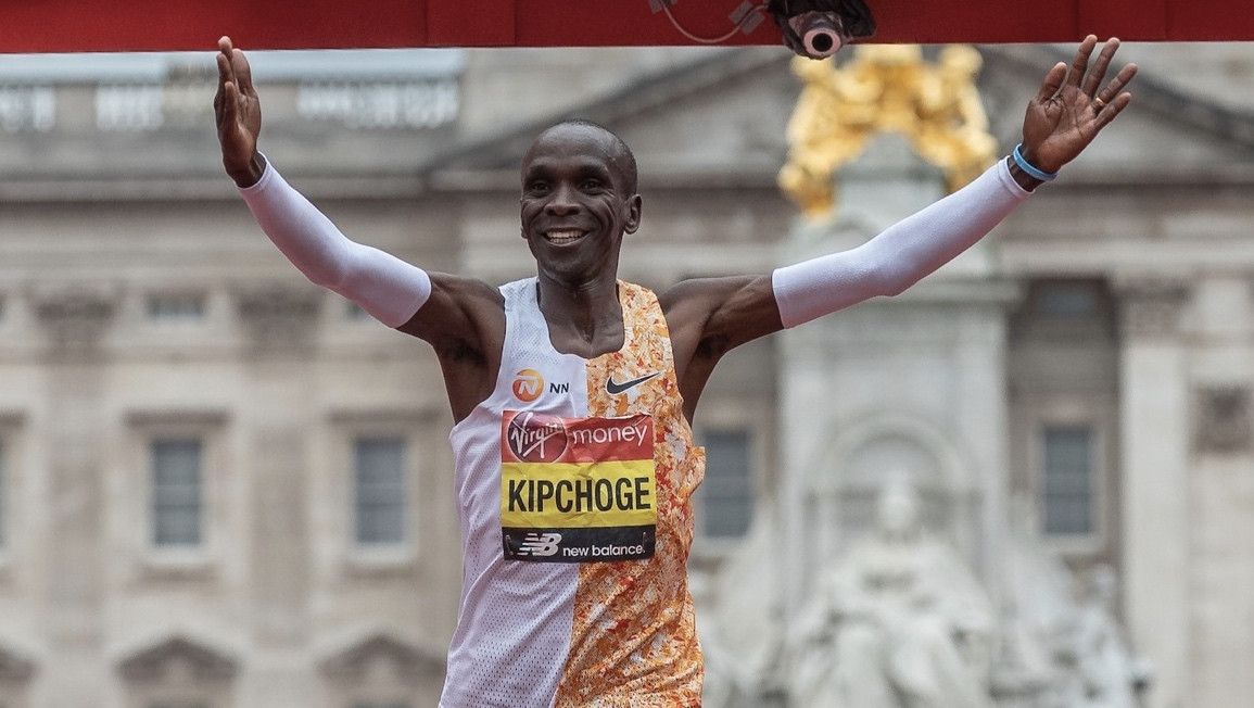 Eliud Kipchoge en la recta de meta del Maratón de Londres | NN Running Team