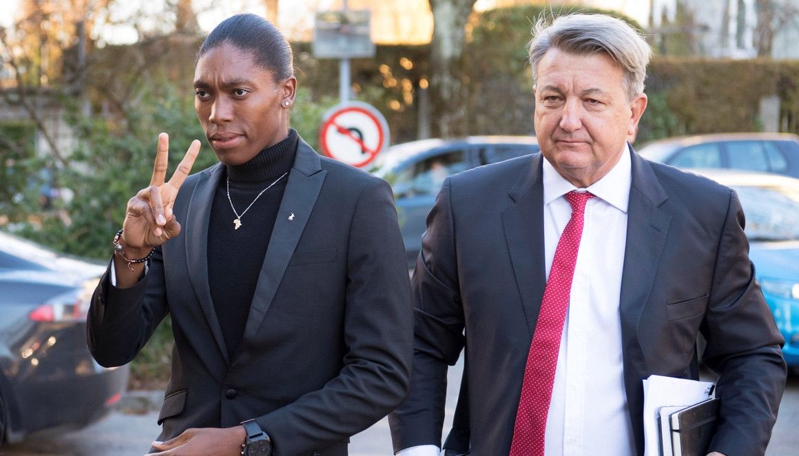 Caster Semenya junto a su abogado Gregory Nott a su llegada a una vista en el TAS en Lausana | EFE
