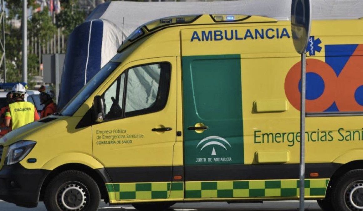 Una ambulancia que estaba a 50 metros atendió al joven | EFE