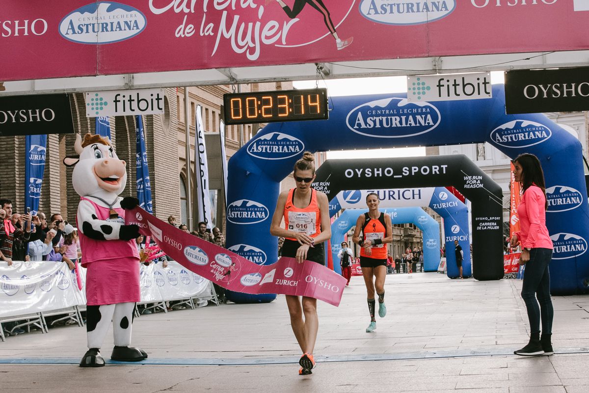 Llegada de la Carrera de la Mujer de Zaragoza (GALERÍA 1)