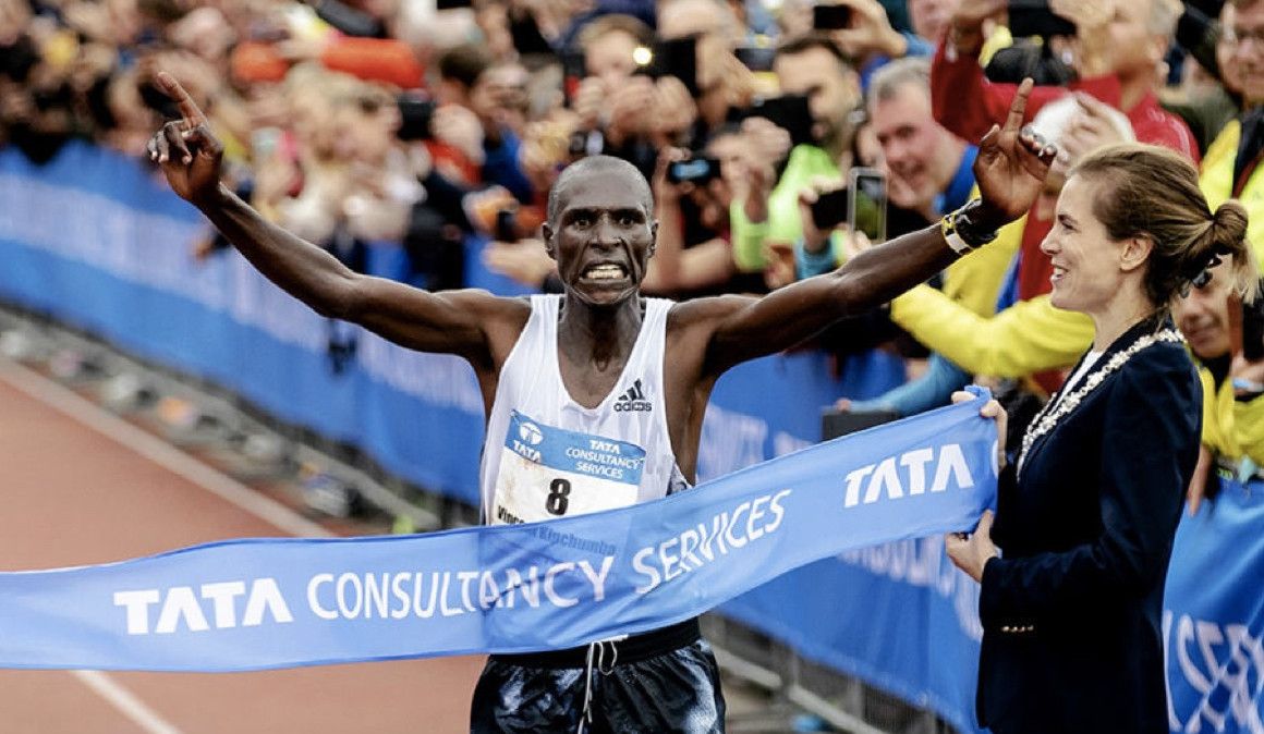 Vincent Kipchumba ganando el Maratón de Ámsterdam | EFE