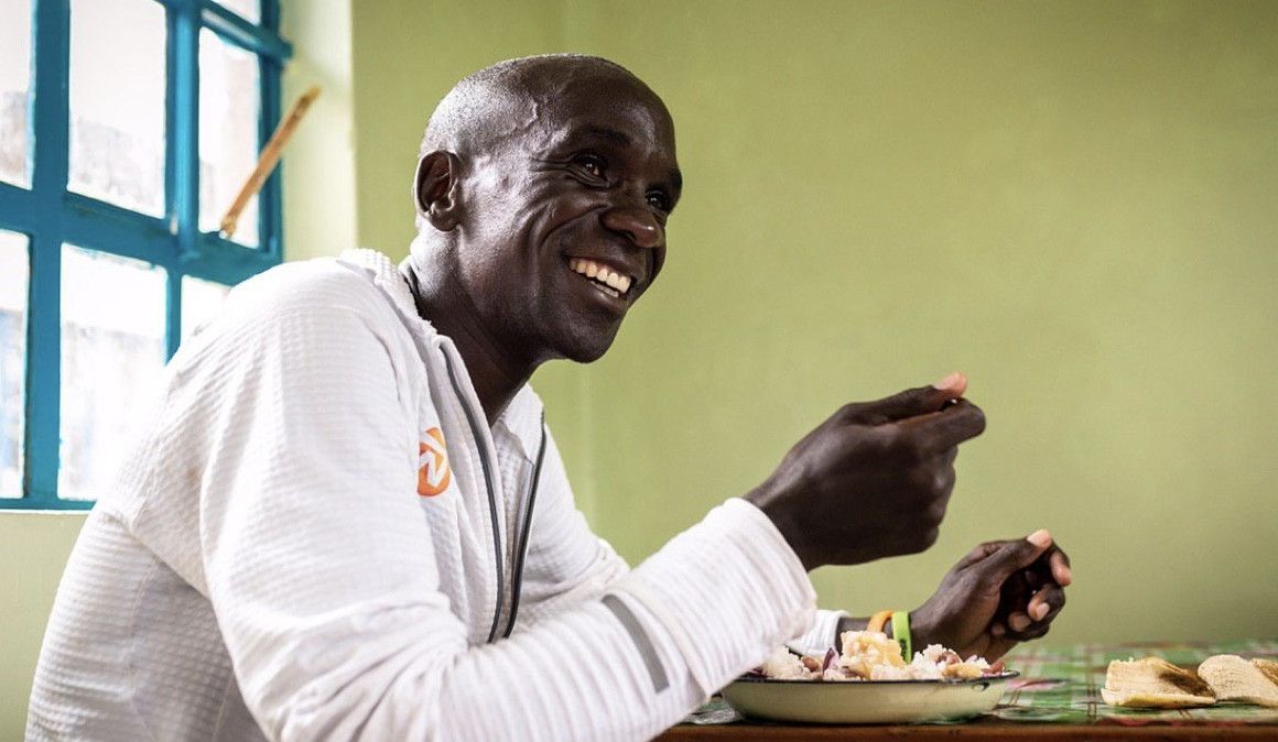 Eliud Kipchoge durante un almuerzo previo al INEOS 1:59 Challenge | NN Running Team