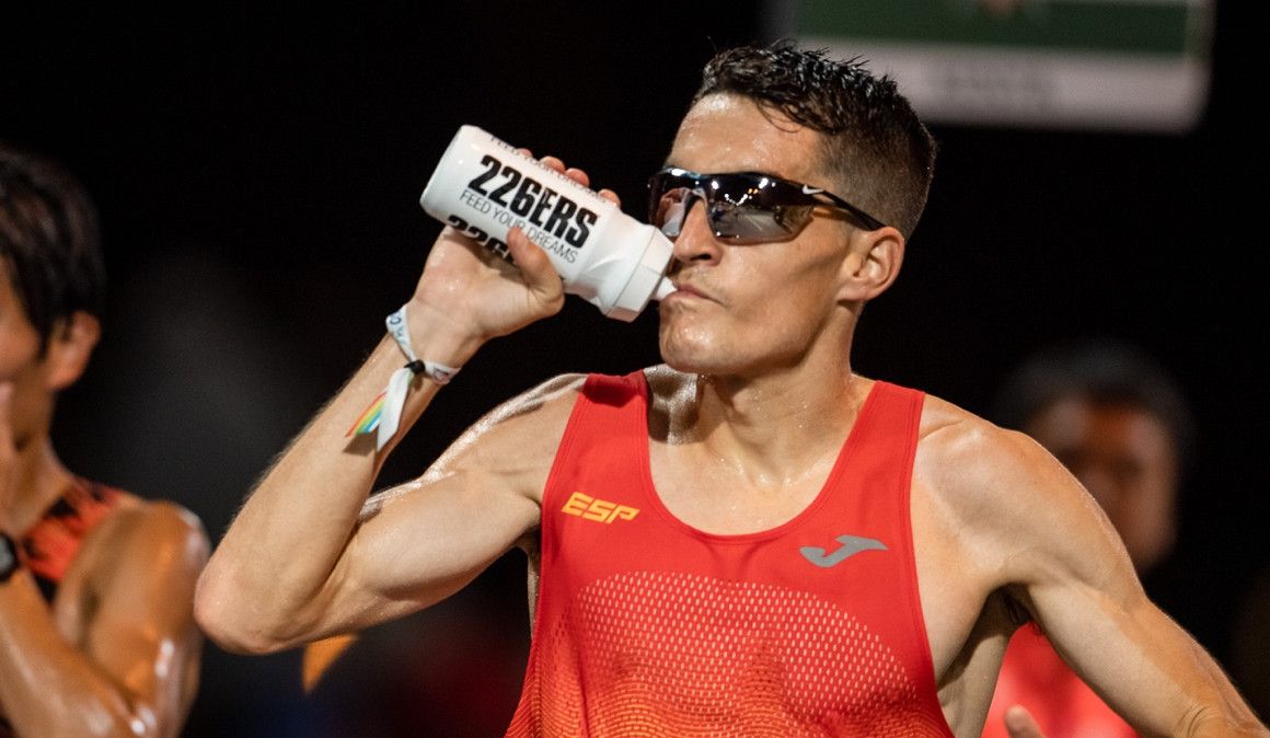 Dani Mateo durante uno de los avituallamientos del mundial de Doha | Sportmedia