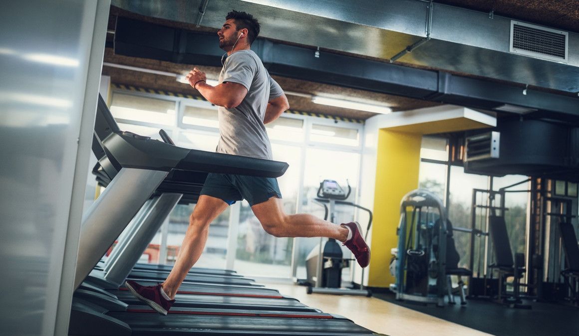 ¿Puedes lesionarte por correr en la cinta? | iStock