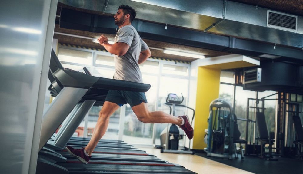 ¿Puedes lesionarte por correr en la cinta? | iStock ¿Puedes lesionarte por correr en la cinta? | iStock