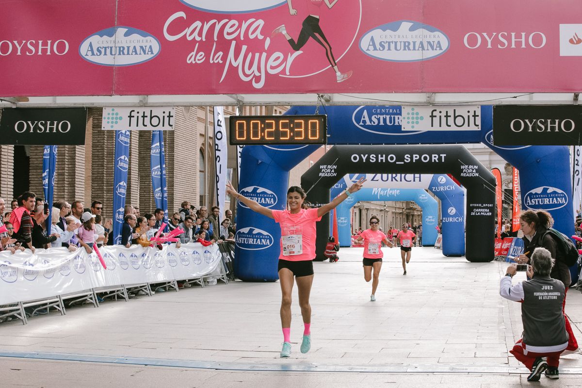 Llegada de la Carrera de la Mujer de Zaragoza (GALERÍA 1)