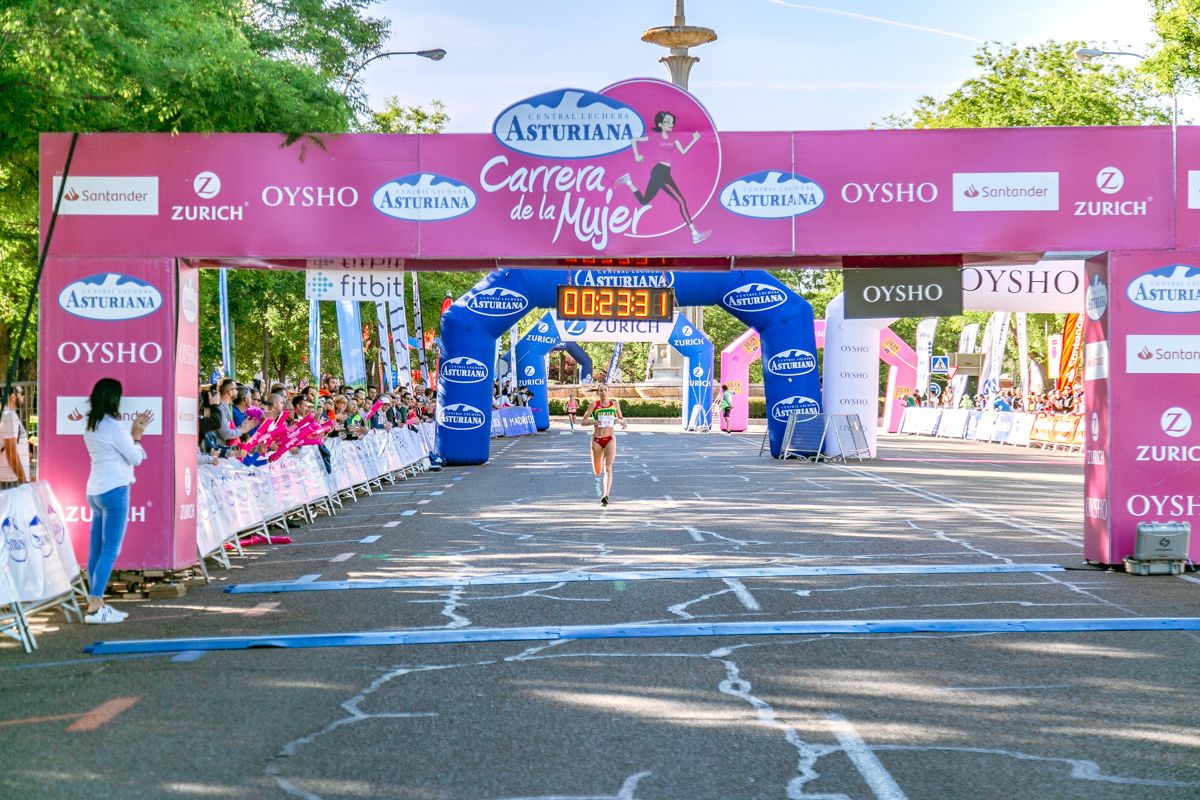 Carrera de la Mujer de Madrid - META, ARCO IZQUIERDO (de 23:02 a 24:09)