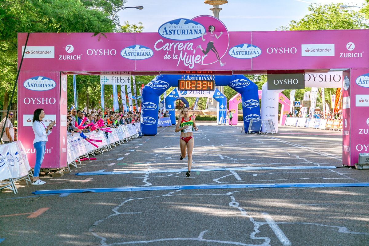 Carrera de la Mujer de Madrid - META, ARCO IZQUIERDO (de 23:02 a 24:09)