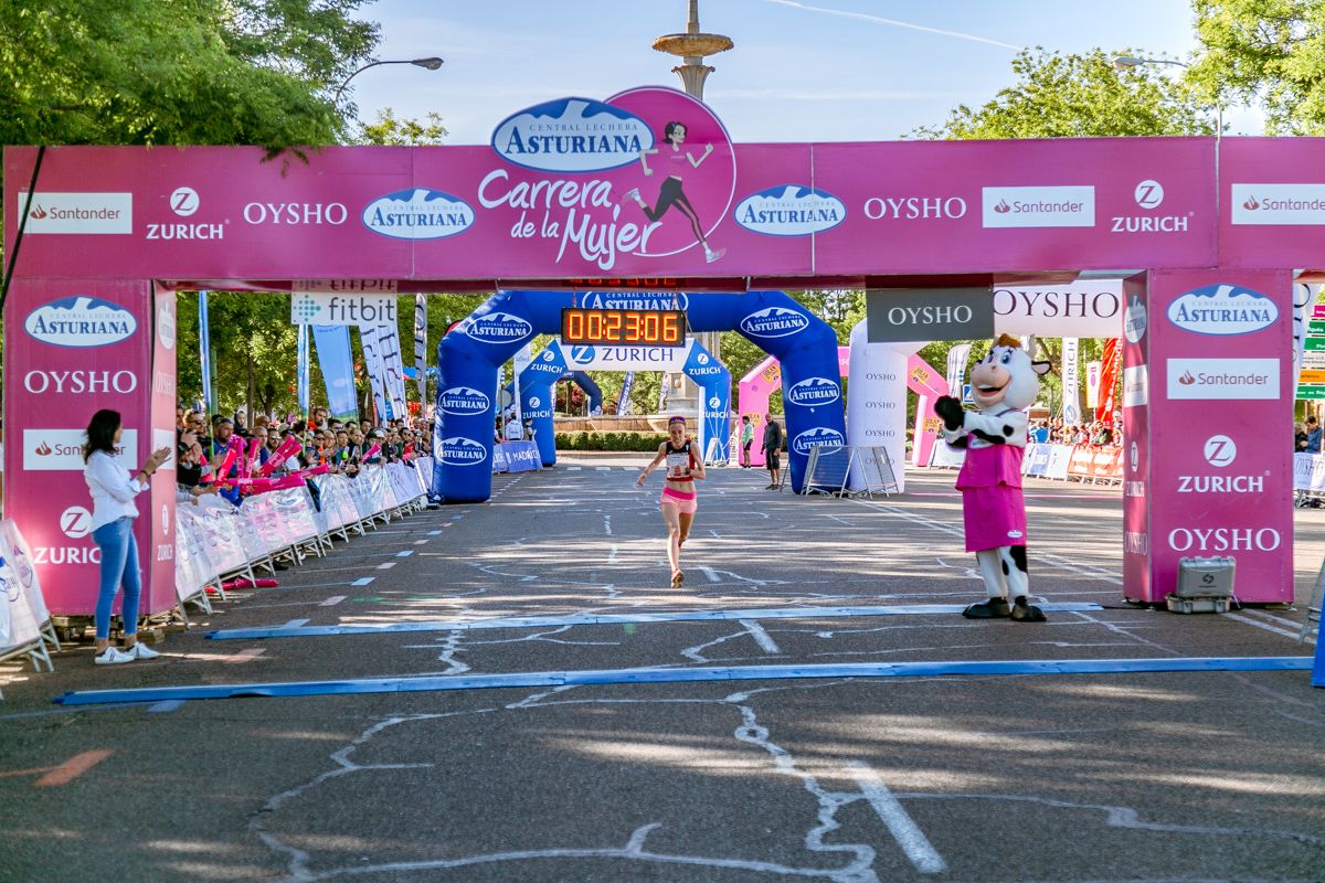Carrera de la Mujer de Madrid - META, ARCO IZQUIERDO (de 23:02 a 24:09)