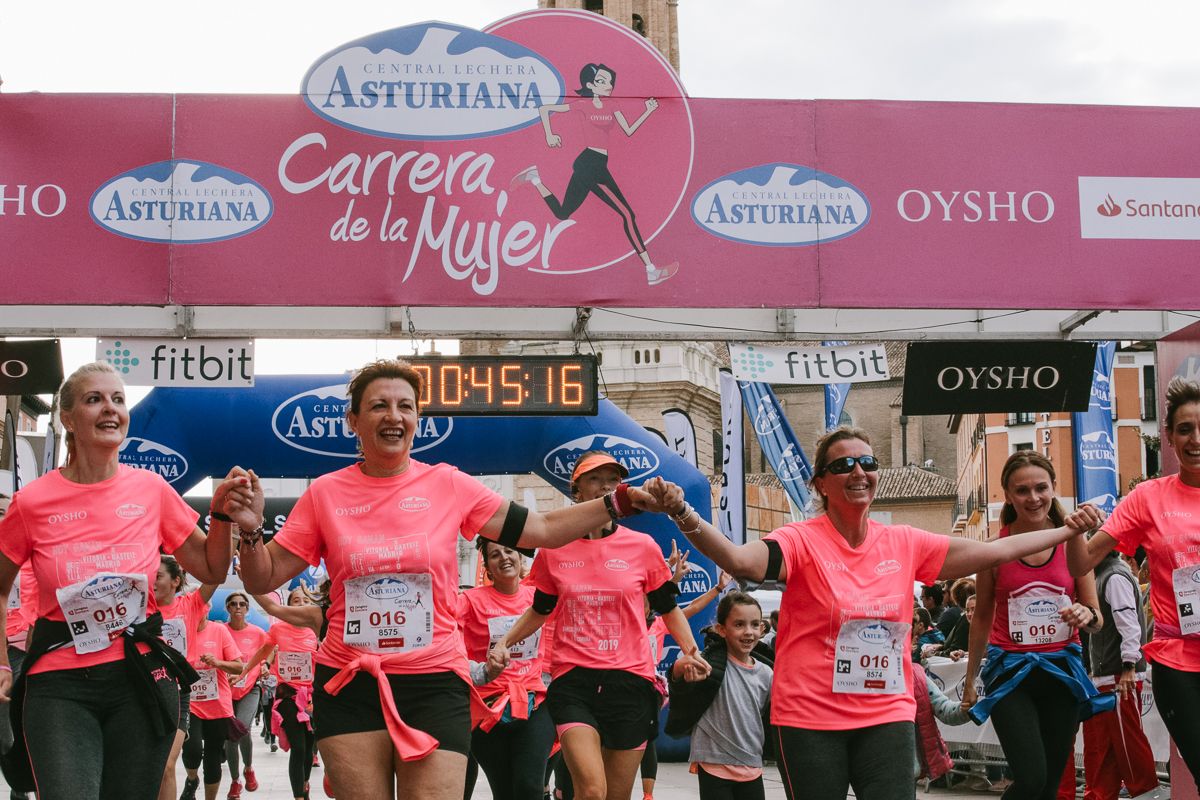 Llegada de la Carrera de la Mujer de Zaragoza (GALERÍA 6)