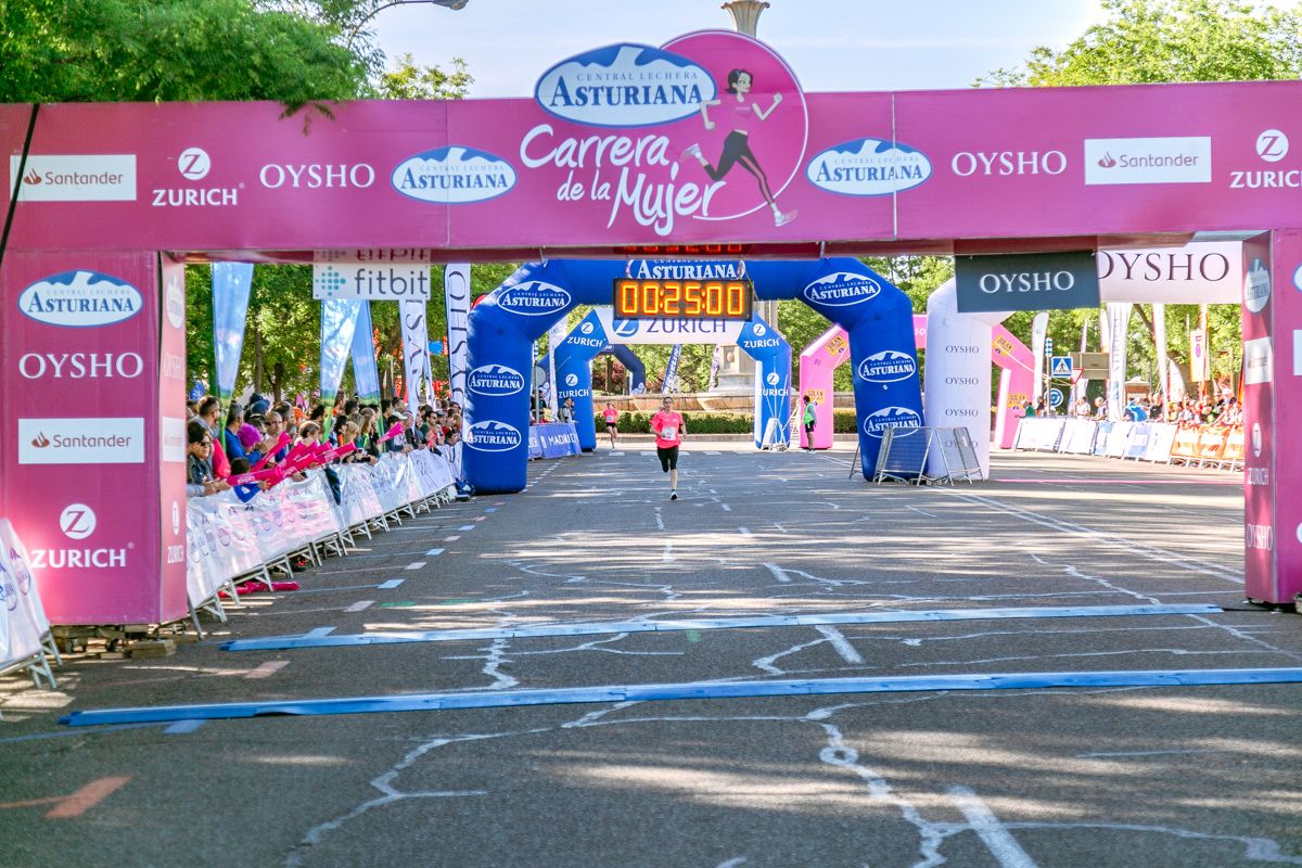 Carrera de la Mujer de Madrid - META, ARCO IZQUIERDO (de 24:10 a 26:01)