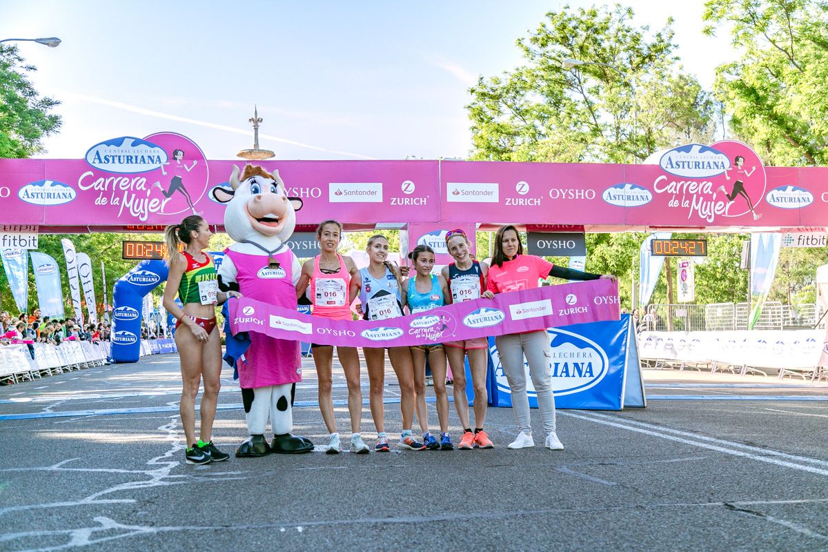 Carrera de la Mujer de Madrid - META, ARCO IZQUIERDO (de 24:10 a 26:01)