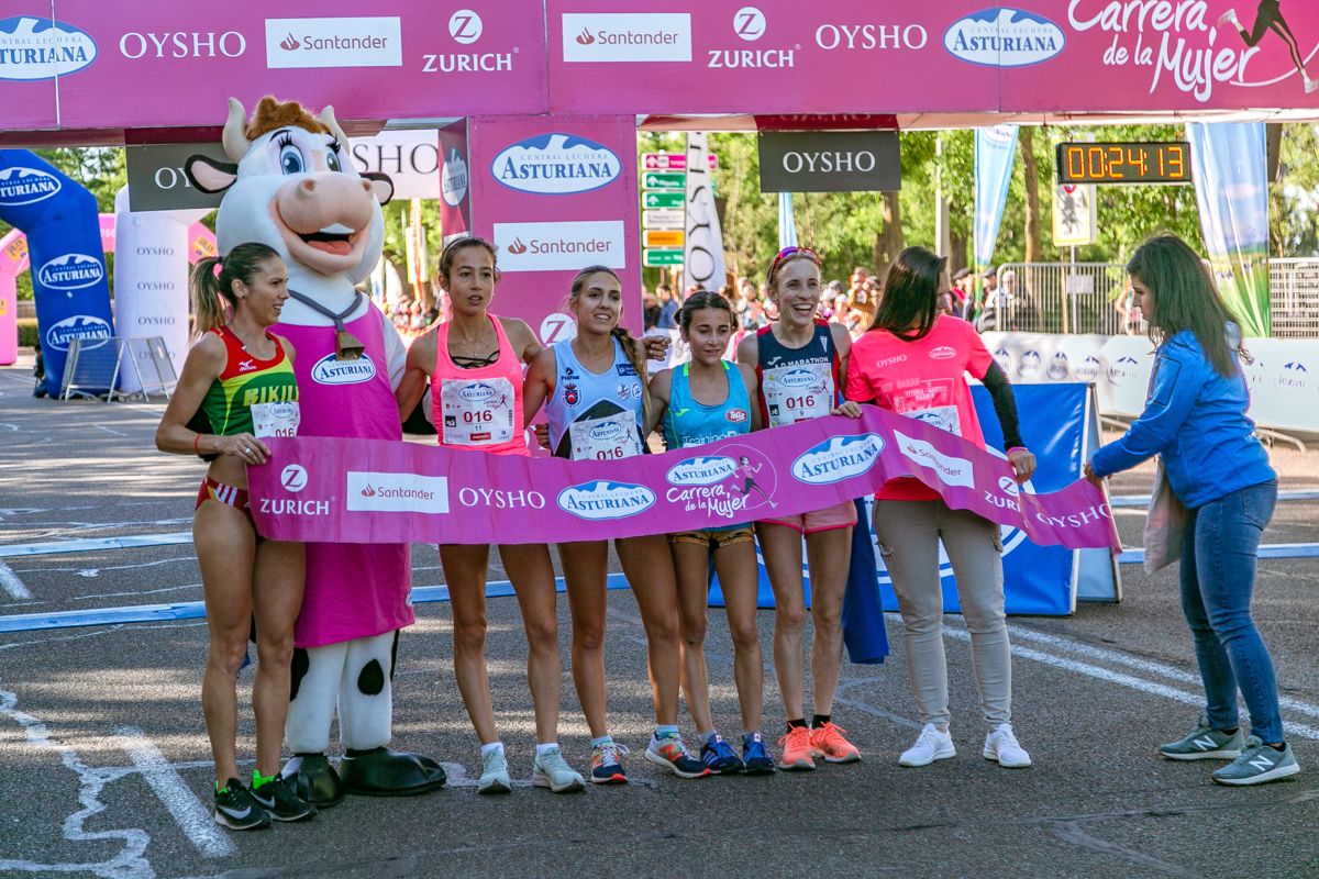 Carrera de la Mujer de Madrid - META, ARCO IZQUIERDO (de 24:10 a 26:01)
