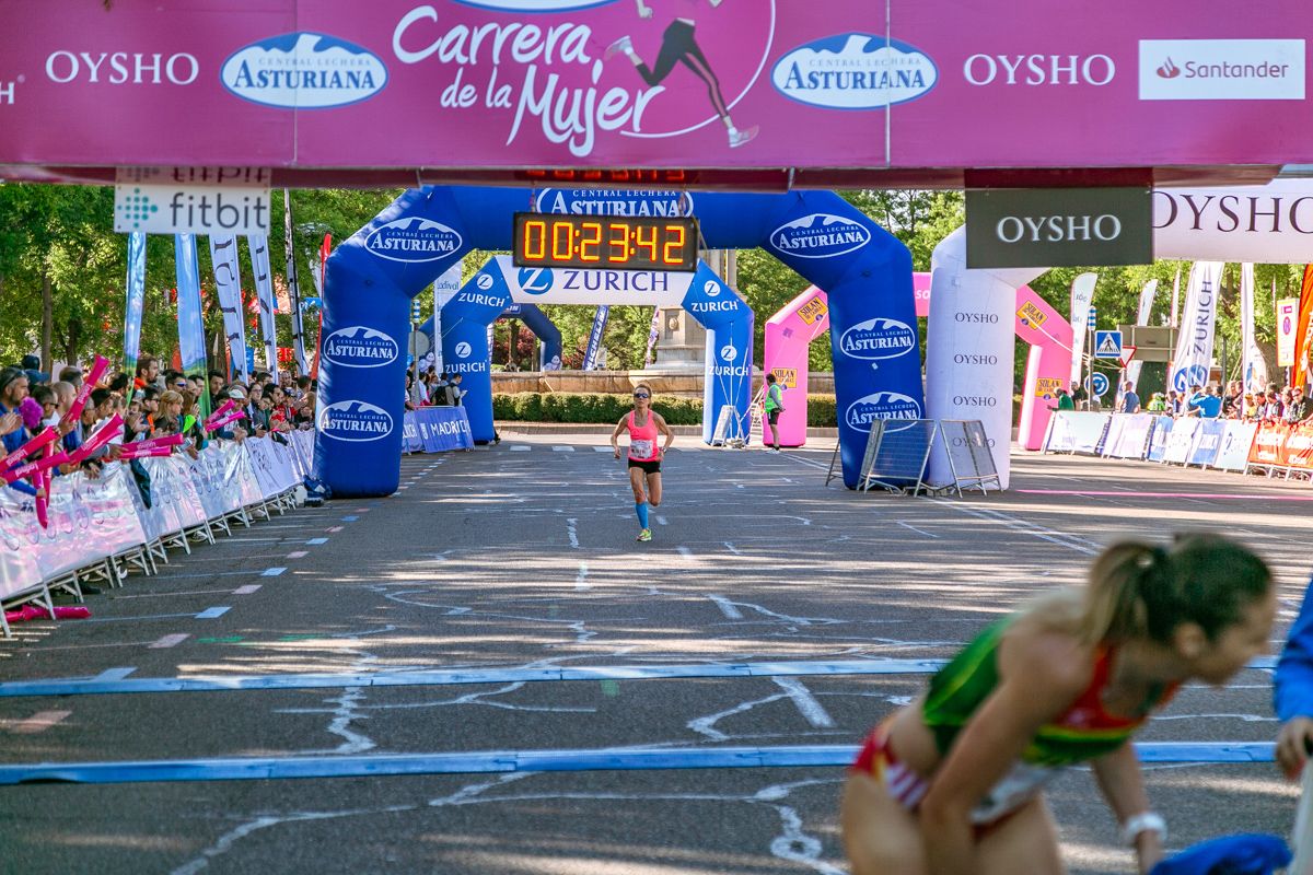 Carrera de la Mujer de Madrid - META, ARCO IZQUIERDO (de 23:02 a 24:09)