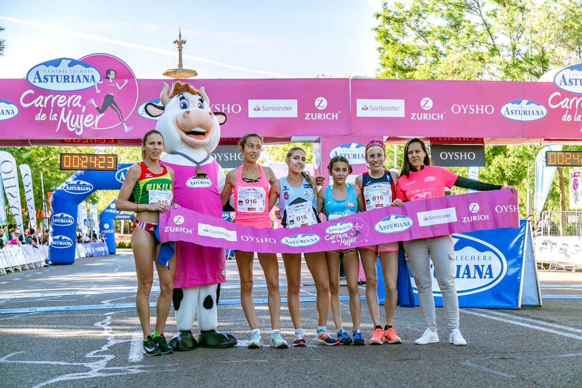 Carrera de la Mujer de Madrid - META, ARCO IZQUIERDO (de 24:10 a 26:01)