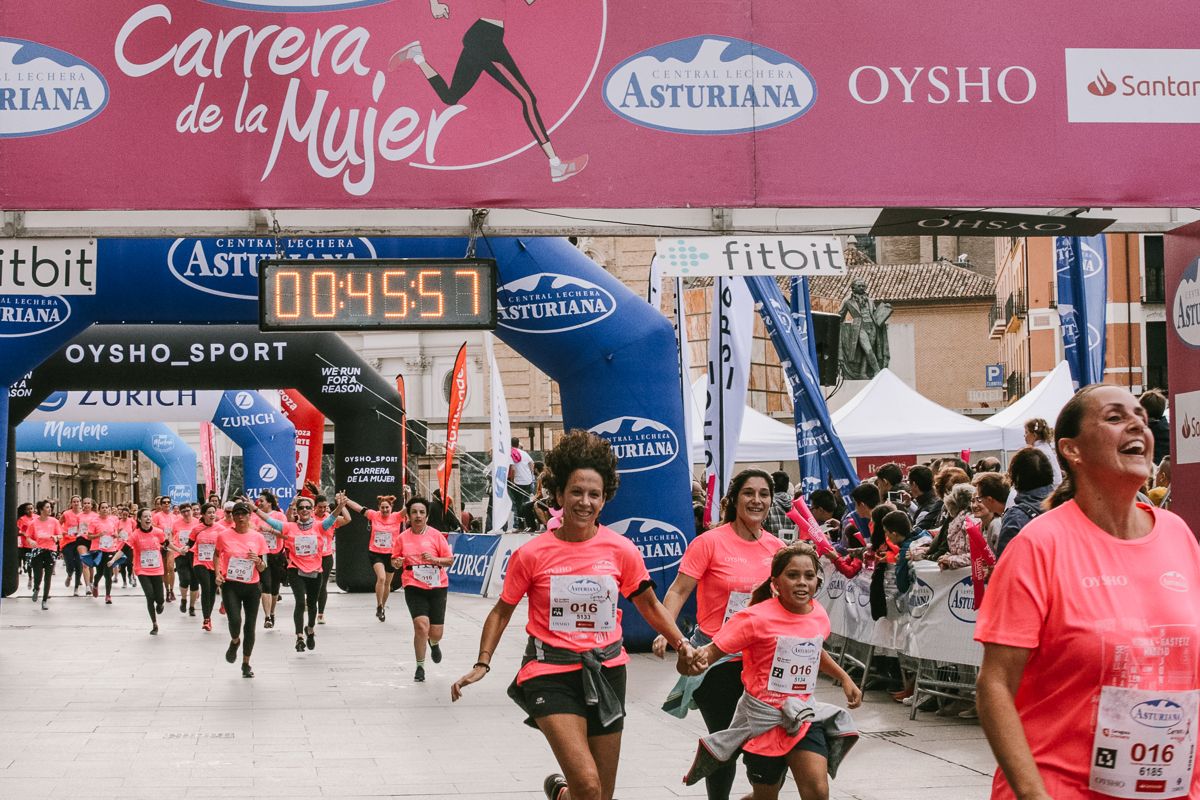 Llegada de la Carrera de la Mujer de Zaragoza (GALERÍA 6)