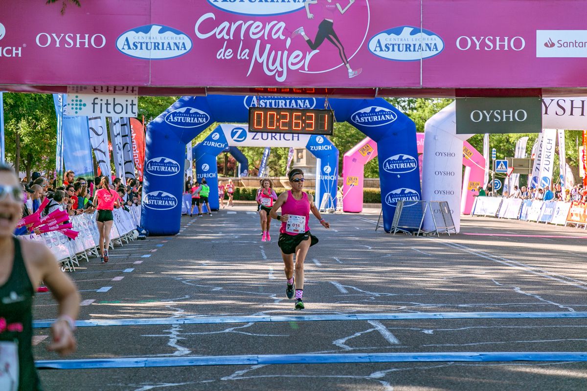 Carrera de la Mujer de Madrid - META, ARCO IZQUIERDO (de 26:03 a 27:19)
