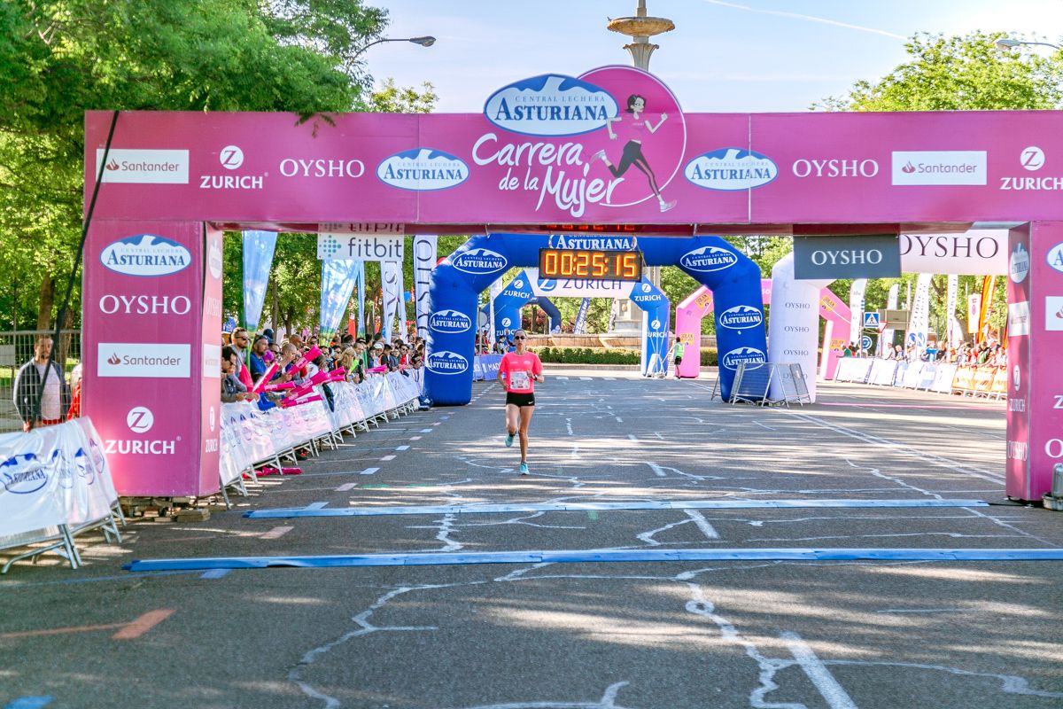 Carrera de la Mujer de Madrid - META, ARCO IZQUIERDO (de 24:10 a 26:01)