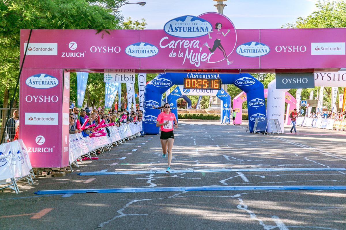 Carrera de la Mujer de Madrid - META, ARCO IZQUIERDO (de 24:10 a 26:01)