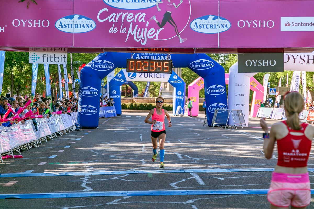 Carrera de la Mujer de Madrid - META, ARCO IZQUIERDO (de 23:02 a 24:09)