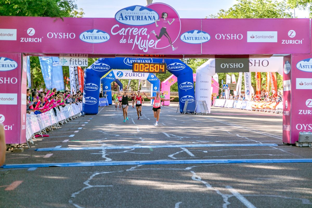 Carrera de la Mujer de Madrid - META, ARCO IZQUIERDO (de 26:03 a 27:19)
