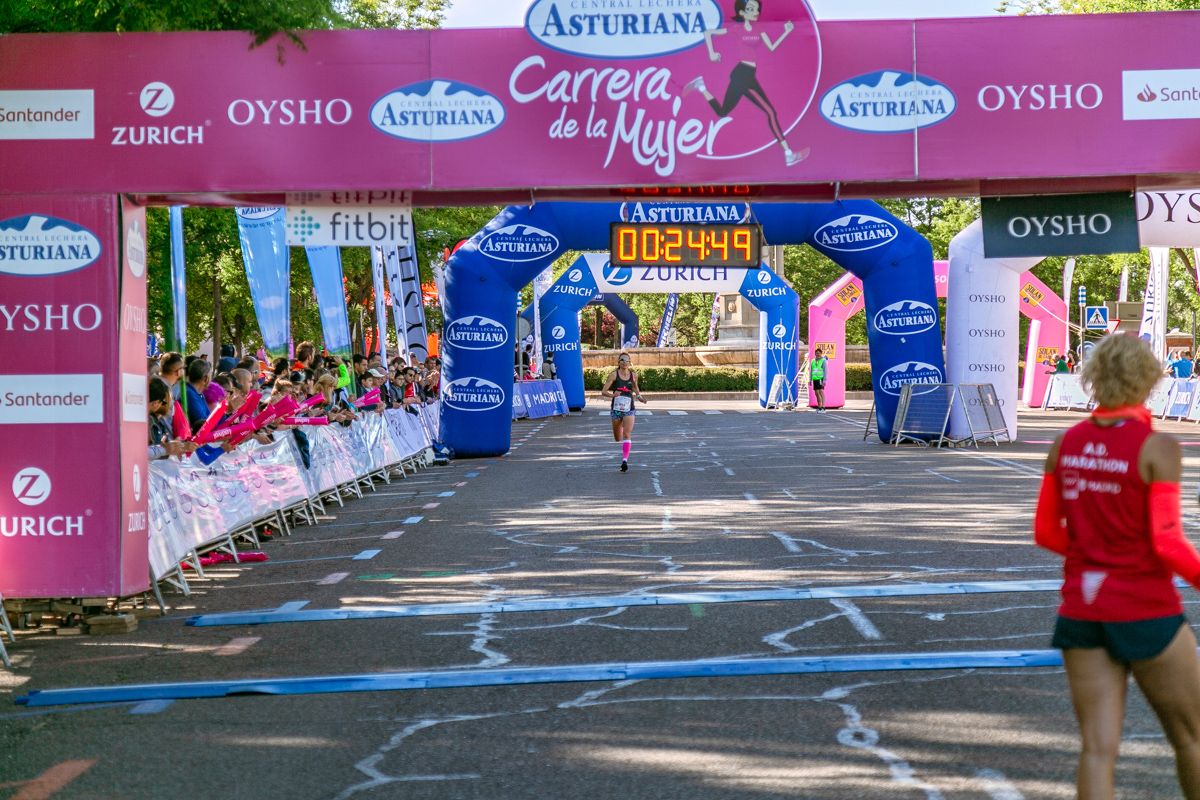Carrera de la Mujer de Madrid - META, ARCO IZQUIERDO (de 24:10 a 26:01)