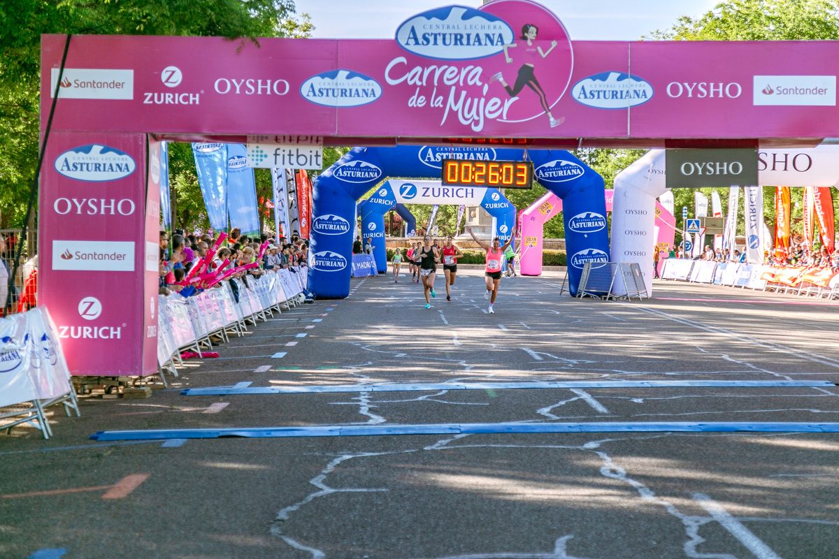 Carrera de la Mujer de Madrid - META, ARCO IZQUIERDO (de 26:03 a 27:19)