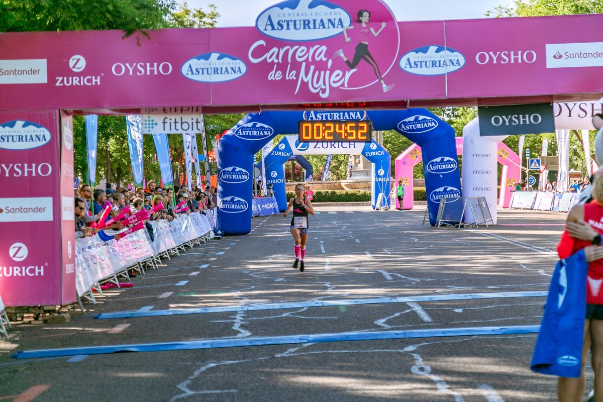 Carrera de la Mujer de Madrid - META, ARCO IZQUIERDO (de 24:10 a 26:01)