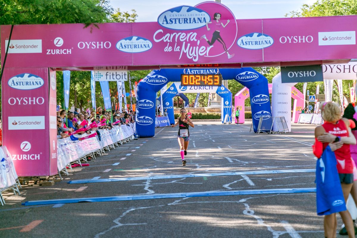 Carrera de la Mujer de Madrid - META, ARCO IZQUIERDO (de 24:10 a 26:01)