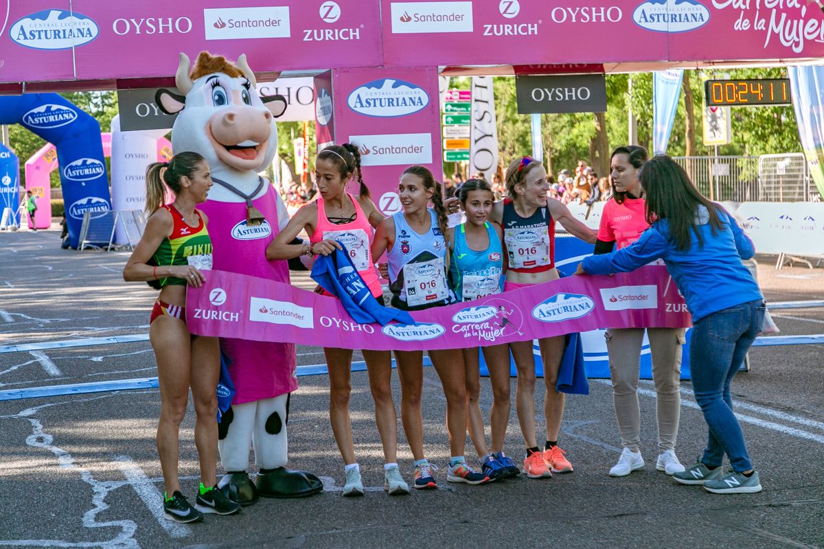 Carrera de la Mujer de Madrid - META, ARCO IZQUIERDO (de 24:10 a 26:01)