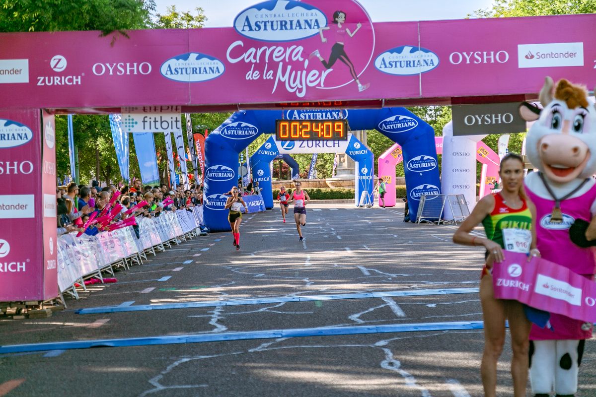 Carrera de la Mujer de Madrid - META, ARCO IZQUIERDO (de 23:02 a 24:09)