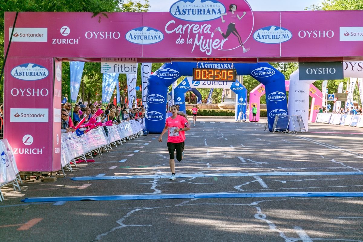 Carrera de la Mujer de Madrid - META, ARCO IZQUIERDO (de 24:10 a 26:01)