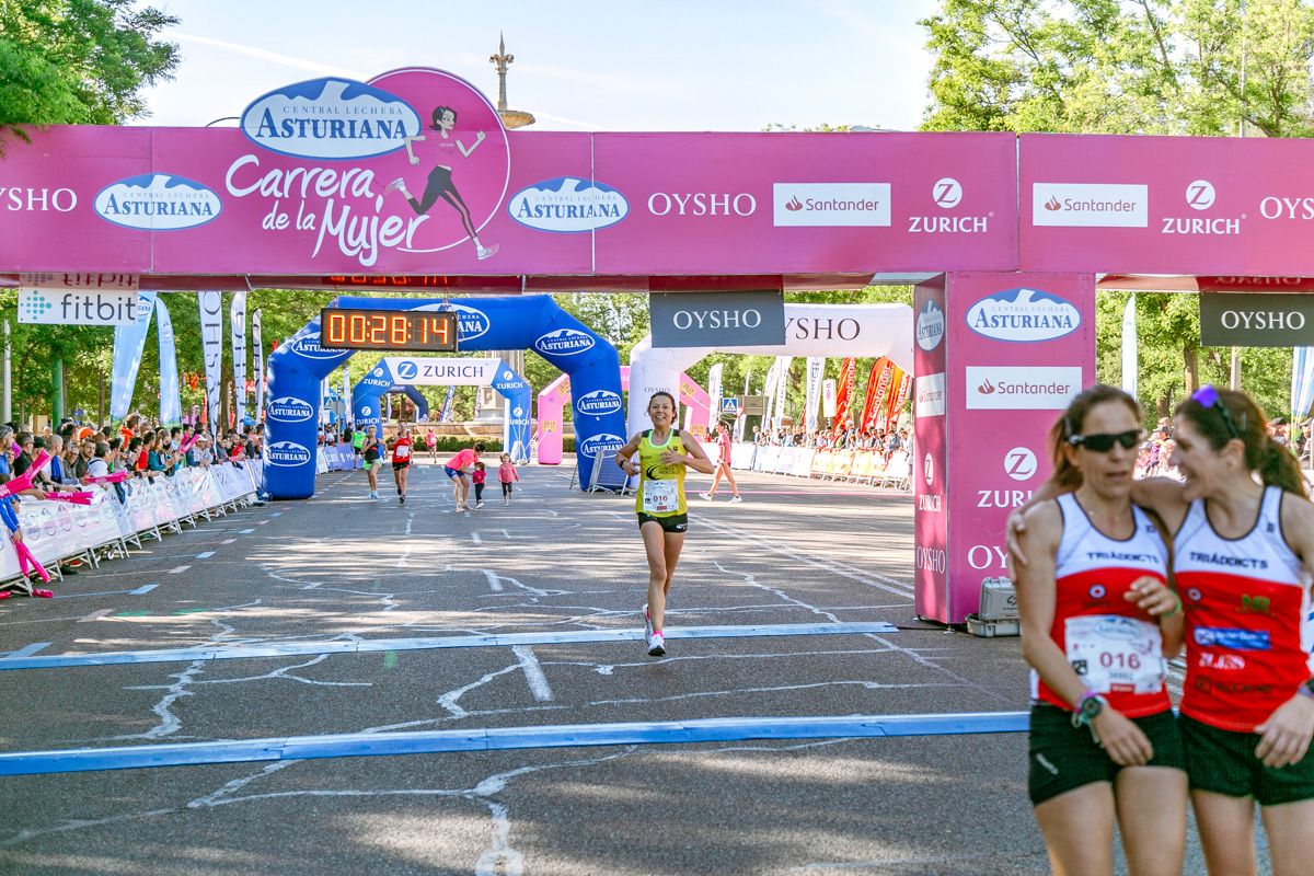 Carrera de la Mujer de Madrid - META, ARCO IZQUIERDO (de 27:20 a 28:45)