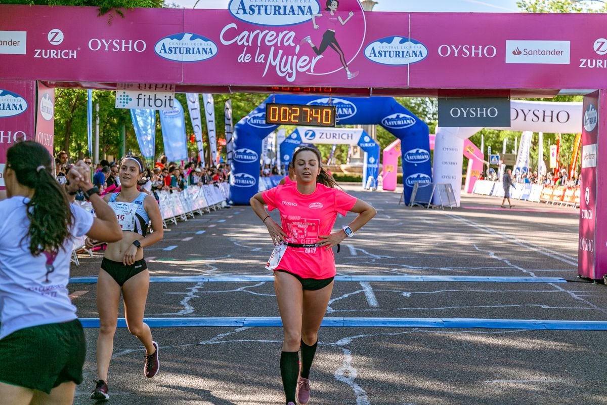 Carrera de la Mujer de Madrid - META, ARCO IZQUIERDO (de 27:20 a 28:45)