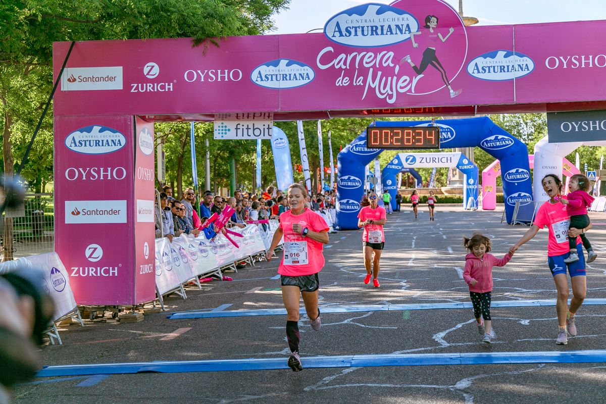 Carrera de la Mujer de Madrid - META, ARCO IZQUIERDO (de 27:20 a 28:45)