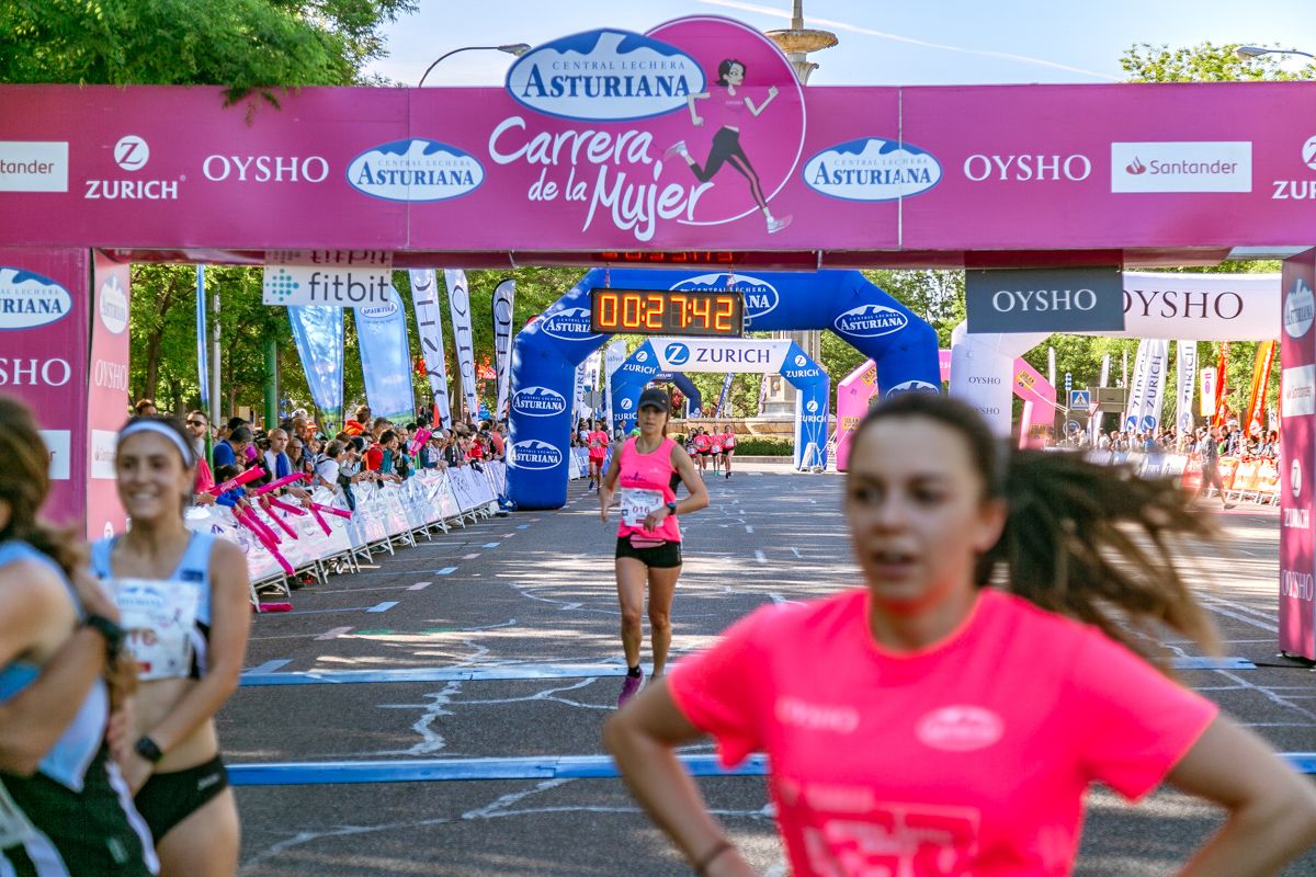 Carrera de la Mujer de Madrid - META, ARCO IZQUIERDO (de 27:20 a 28:45)